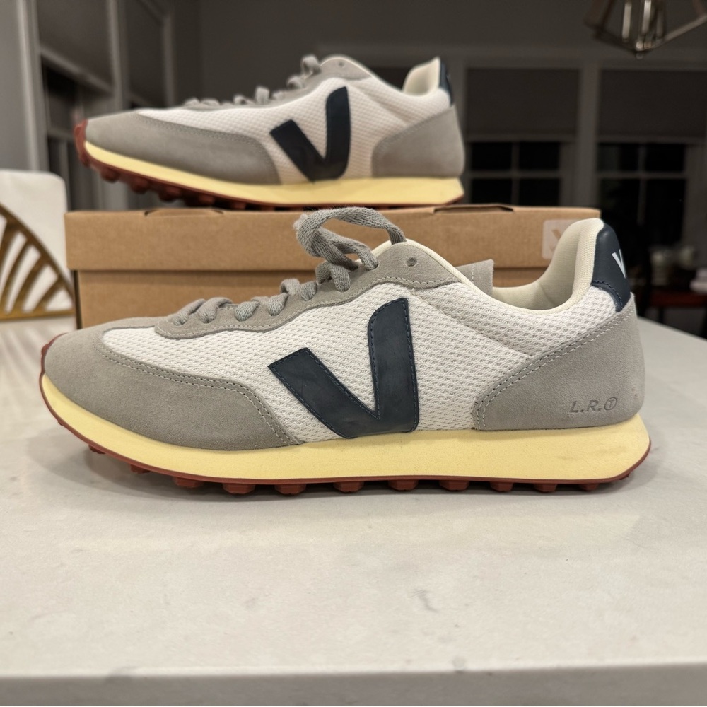 Veja Men’s Rio Branco mesh size 9.5 Like New - Worn Once